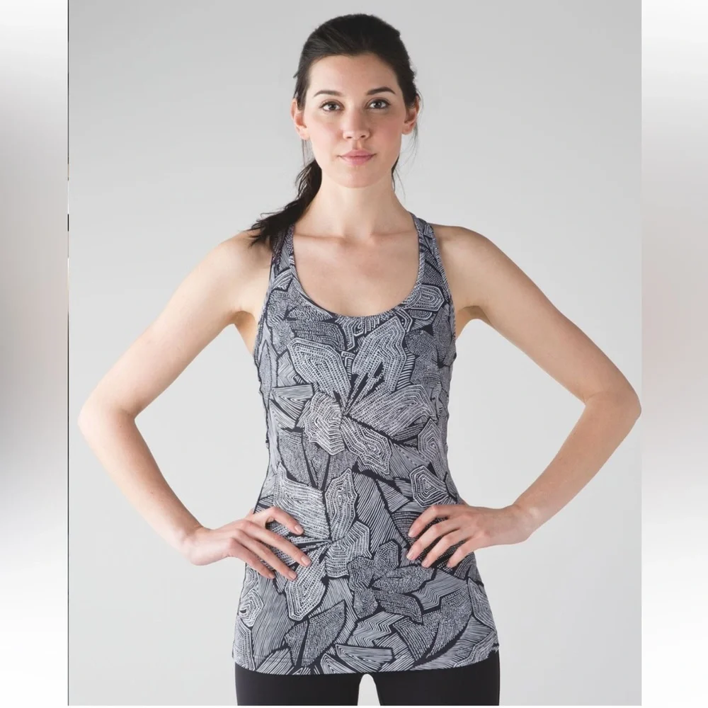 Lululemon Cool Racerback Tank Top Shirt in Dottie Tribe Print White Black Size 4